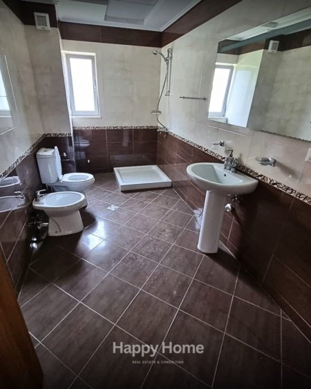 Tirane, jepet me qera Vile Kati 3, 600 m² (rruga e elbasanit)