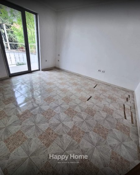Tirane, jepet me qera Vile Kati 3, 600 m² (rruga e elbasanit)