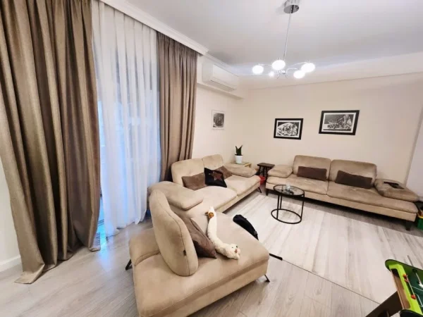 Tirane, shitet apartament 2+1 , 125 m² 289.000 € 