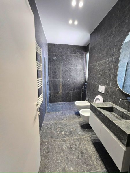 Tirane, jepet me qera apartament 1+1 Kati 3, 76 m² 1.400 € (liqeni thate)