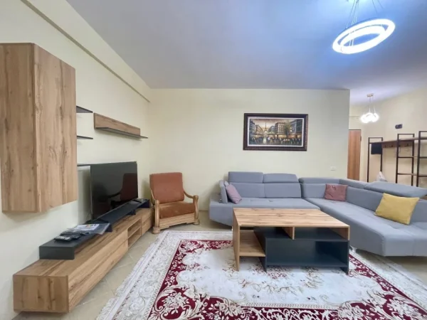 Tirane, jepet me qera apartament 2+1+Ballkon Kati 2, 120 m² 700 € (rruga Shkelqim Fusha)