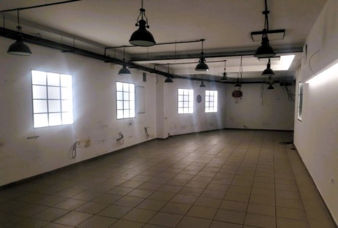 Tirane, jepet me qera dyqan Kati 0, 900 m² 5.000 € (Stadiumi Dinamo)