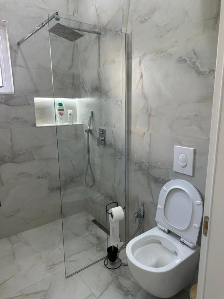 Tirane, jepet me qera apartament 1+1+Ballkon Kati 3, 70 m² 500 € (VASIL SHANTO)