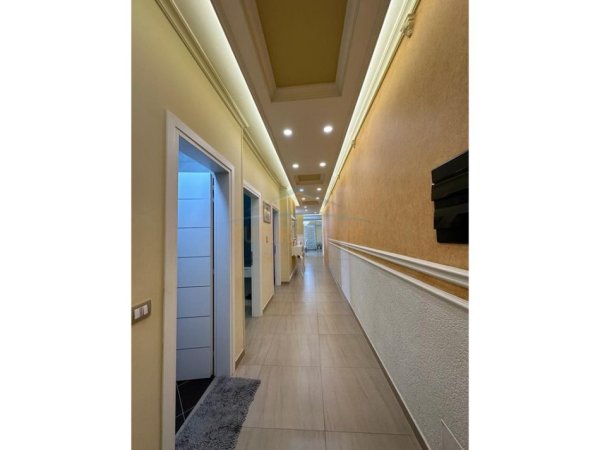 Tirane, shitet apartament+verande | Penthouse 2+1+Ballkon Kati 4, 146 m² 260.000 € (Fresku)