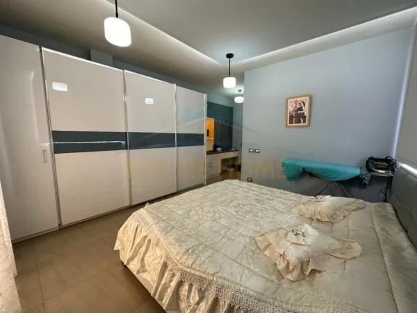 Tirane, shitet apartament+verande | Penthouse 2+1+Ballkon Kati 4, 146 m² 260.000 € (Fresku)