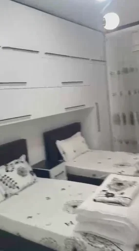 Tirane, jepet me qera apartament 2+1 Kati 2, 115 m² 800 € (liqeni thate)