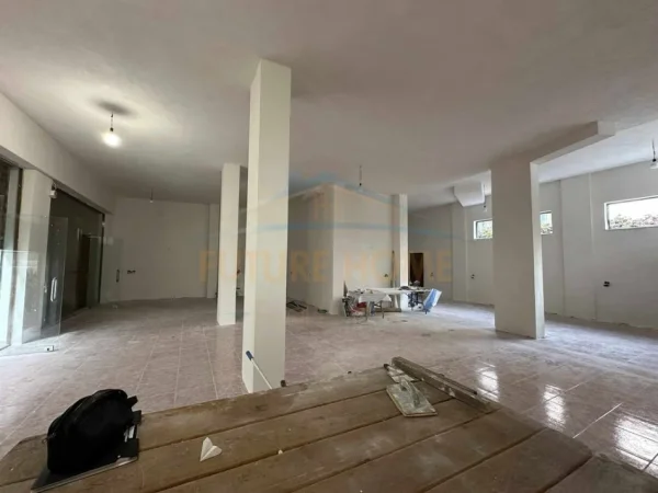 Tirane, jepet me qera ambjent biznesi Kati 0, 180 m² 1.500 € (Komuna e Parisit)