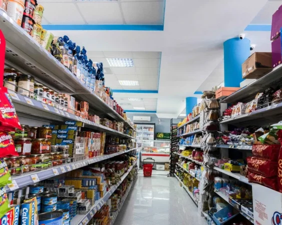 Tirane, shitet dyqan Kati 0, 350 m² 750.000 € (komuna e parisit)