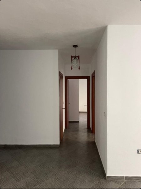 Tirane, jepet me qera apartament 3+1 Kati 3, 125 m² 450 € (yzberisht)