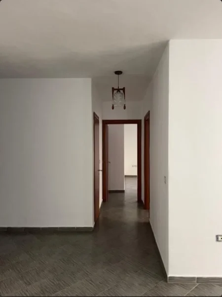 Tirane, jepet me qera apartament 3+1 Kati 3, 125 m² 450 € (yzberisht)