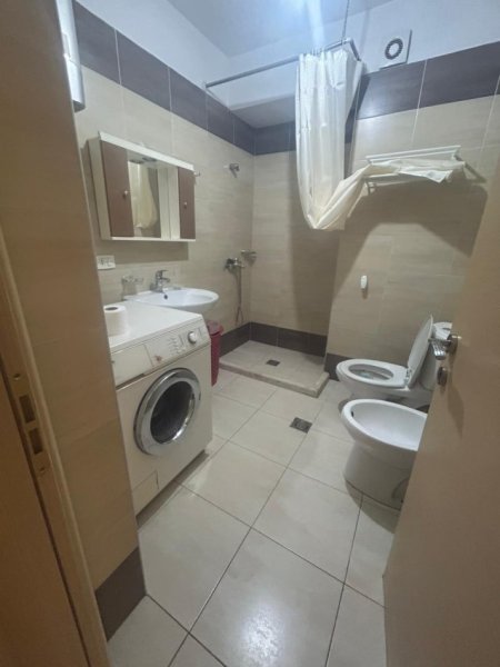 Tirane, jepet me qera apartament Kati 4, 60 m² 450 € 