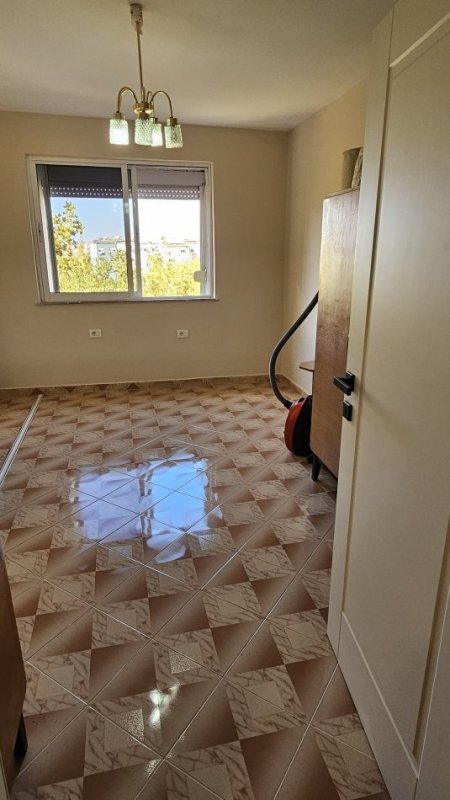 Tirane, jepet me qera apartament Kati 5, 70 m² 500 € 