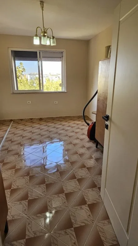 Tirane, jepet me qera apartament Kati 5, 70 m² 500 € 