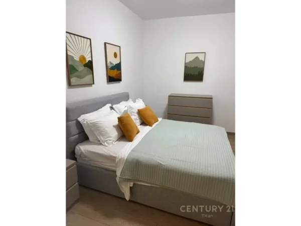 Tirane, jepet me qera apartament 2+1 Kati 1, 90 m² 951 € (Qender)