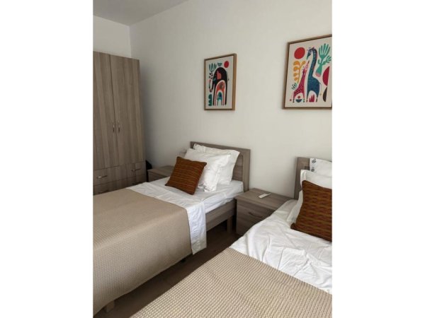 Tirane, jepet me qera apartament 2+1 Kati 1, 90 m² 951 € (Qender)