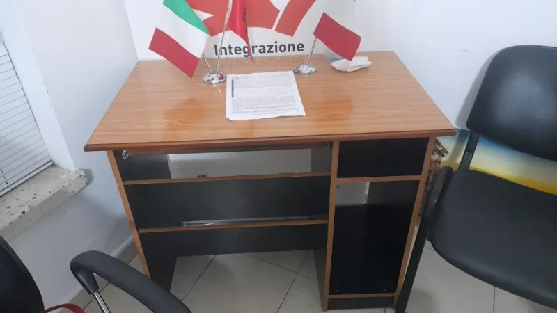 Tirane, shes Tavolinë shkrimi 4000 lek