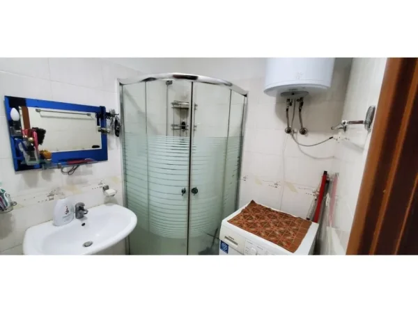 Tirane, jepet me qera apartament 2+1 Kati 4, 80 m² 750 € (Haxhi Hysen Dalliu)