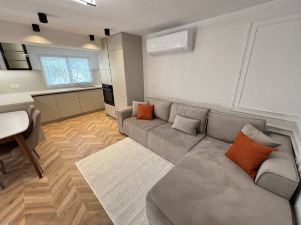 Tirane, jepet me qera Vile 2+1 Kati 1, 70 m² 700 € (Kompleksi Grand)