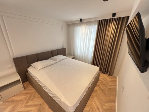 Tirane, jepet me qera Vile 2+1 Kati 1, 70 m² 700 € (Kompleksi Grand)