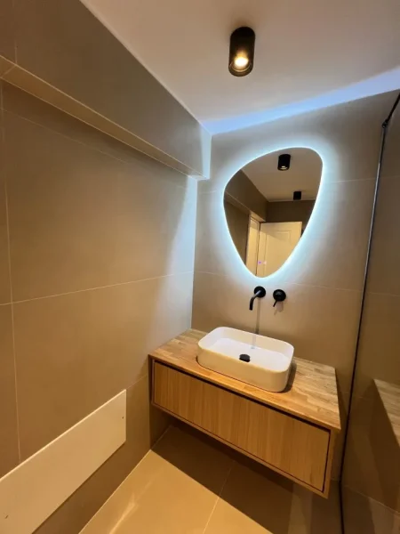 Tirane, jepet me qera Vile 2+1 Kati 1, 70 m² 700 € (Kompleksi Grand)