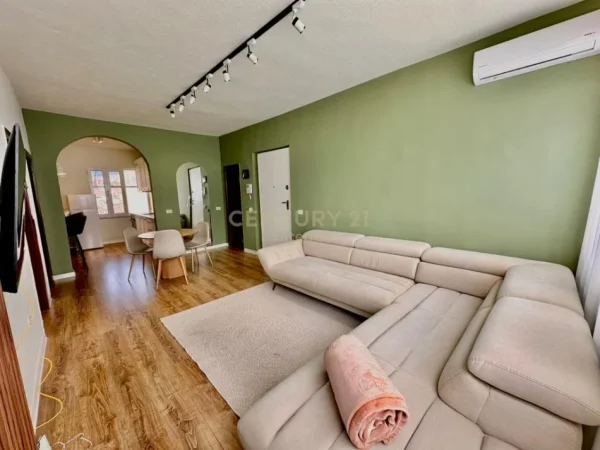 Tirane, jepet me qera apartament 2+1 Kati 3, 74 m² 850 € (Rruga e Durresit)