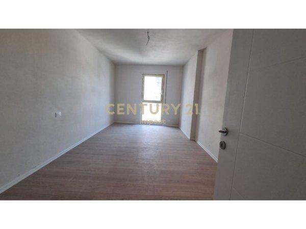 Tirane, jepet me qera apartament 1+1 Kati 4, 75 m² 400 € (Xhamlliku)