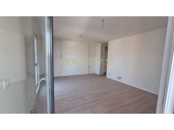 Tirane, jepet me qera apartament 1+1 Kati 4, 75 m² 400 € (Xhamlliku)