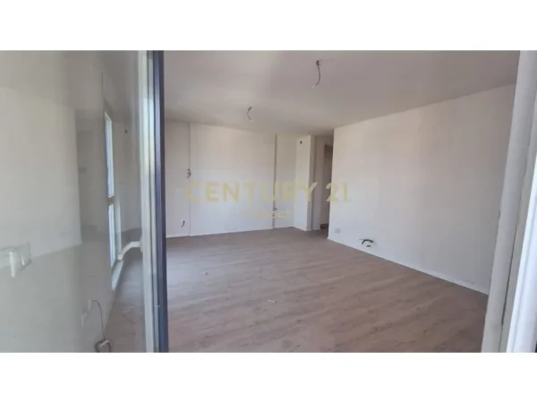 Tirane, jepet me qera apartament 1+1 Kati 4, 75 m² 400 € (Xhamlliku)