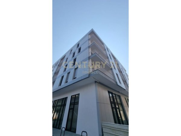 Tirane, jepet me qera apartament 1+1 Kati 4, 75 m² 400 € (Xhamlliku)
