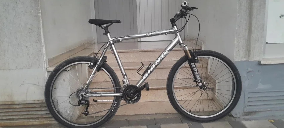 Tirane, njoftim biciklete 🛩🛩🛩GIANT26inch e argjendtë 220 €