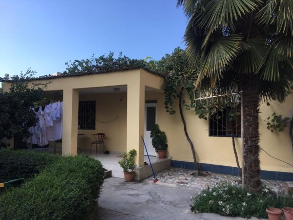 Tirane, jepet me qera shtepi 2+1+Ballkon Kati 0, 125 m² 420 € (ne rrugen Hysen Selmani Tirane)