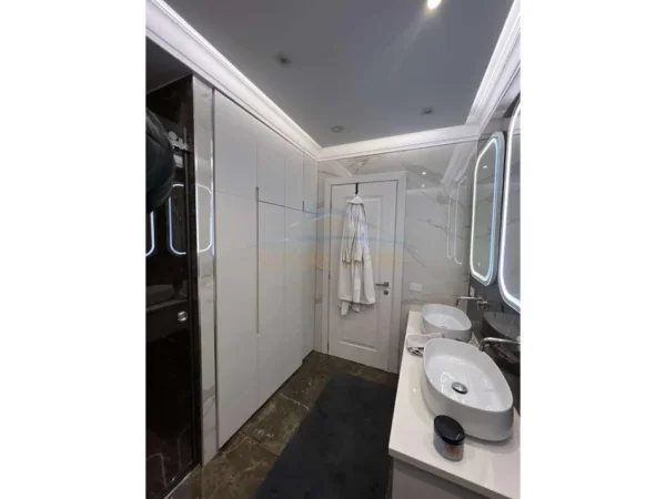 Tirane, shitet apartament 3+1+2 Ballkone Kati 6, 153 m² 245.000 € (Unaza e Re)