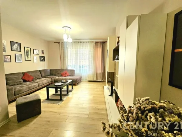 Tirane, jepet me qera apartament 2+1 Kati 2, 100 m² 670 € (Kopshti Botanik)