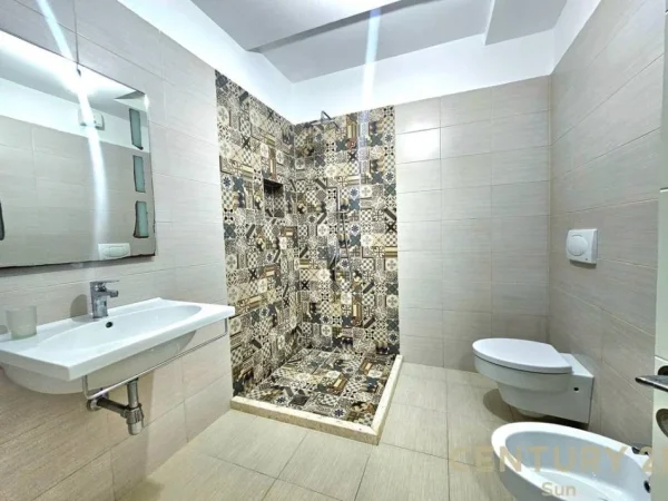 Tirane, jepet me qera apartament 2+1 Kati 2, 100 m² 670 € (Kopshti Botanik)