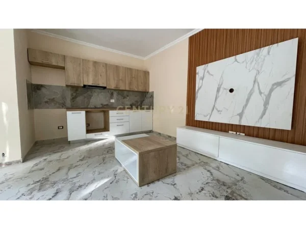 Shkembi Kavajes, shitet apartament 1+1 Kati 1, 52 m² 65.000 € (Shkembi i Kavajes)