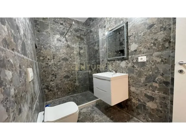 Shkembi Kavajes, shitet apartament 1+1 Kati 1, 52 m² 65.000 € (Shkembi i Kavajes)