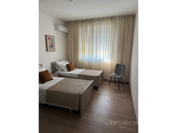 Tirane, jepet me qera apartament 2+1 Kati 1, 90 m² 950 € (Qender)