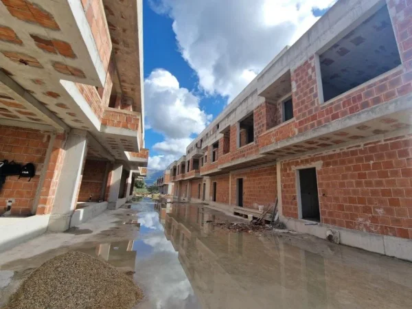 Tirane, shitet Vile 3 Katshe Kati 1, 205 m² 391.600 € (Mjull-Bathore)