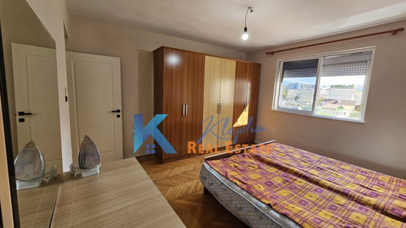 Tirane, jap me qera apartament 2+1+Aneks+Ballkon Kati 5, 80 m² 500 € (Bulevardi Bajram Curri, afer Maternitetit te Ri)