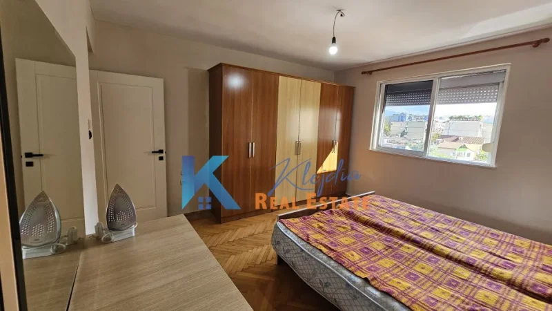 Tirane, jap me qera apartament 2+1+Aneks+Ballkon Kati 5, 80 m² 500 € (Bulevardi Bajram Curri, afer Maternitetit te Ri)