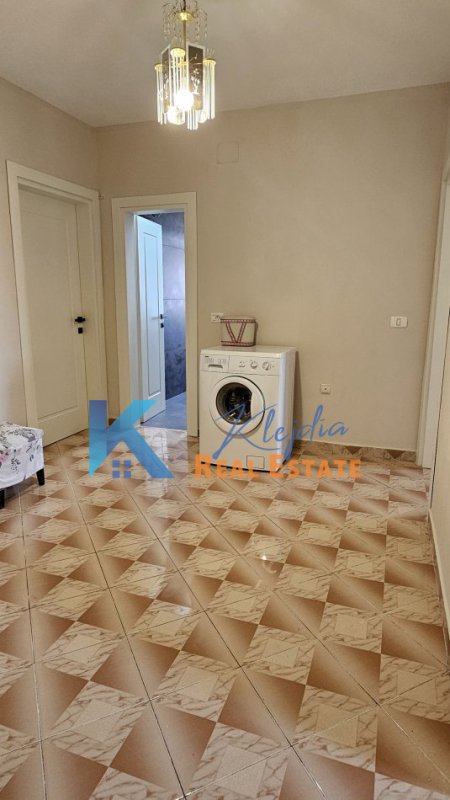 Tirane, jap me qera apartament 2+1+Aneks+Ballkon Kati 5, 80 m² 500 € (Bulevardi Bajram Curri, afer Maternitetit te Ri)