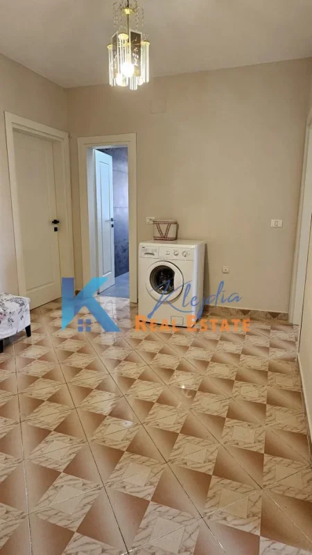 Tirane, jap me qera apartament 2+1+Aneks+Ballkon Kati 5, 80 m² 500 € (Bulevardi Bajram Curri, afer Maternitetit te Ri)