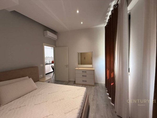 Tirane, jepet me qera apartament 1+1 Kati 2, 64 m² 450 € (Spitali Ushtarak)