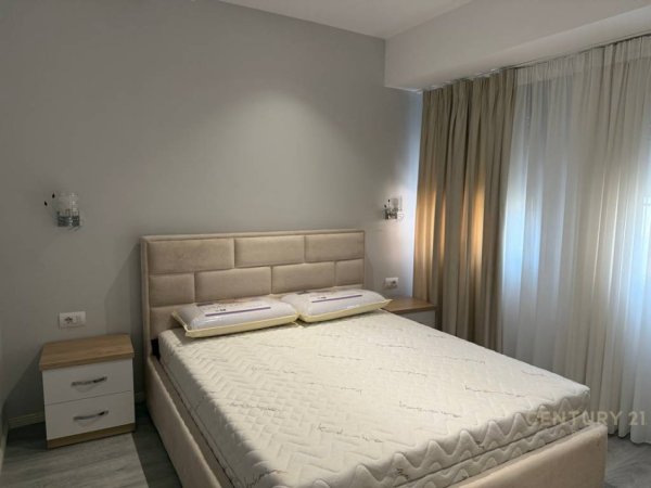 Tirane, jepet me qera apartament 2+1 Kati 1, 86 m² 550 € (Laprake)