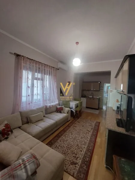 Tirane, jepet me qera apartament 3+1+Ballkon Kati 2, 110 m² 600 € (RRUGA BARDHYL)