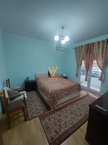 Tirane, jepet me qera apartament 3+1+Ballkon Kati 2, 110 m² 600 € (RRUGA BARDHYL)