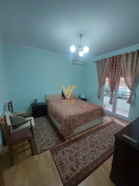 Tirane, jepet me qera apartament 3+1+Ballkon Kati 2, 110 m² 600 € (RRUGA BARDHYL)