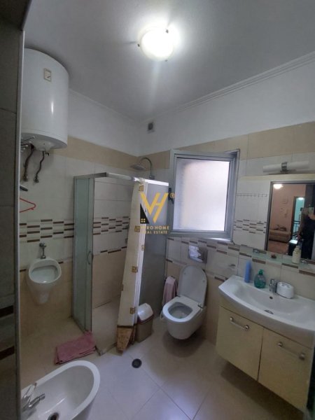 Tirane, jepet me qera apartament 3+1+Ballkon Kati 2, 110 m² 600 € (RRUGA BARDHYL)