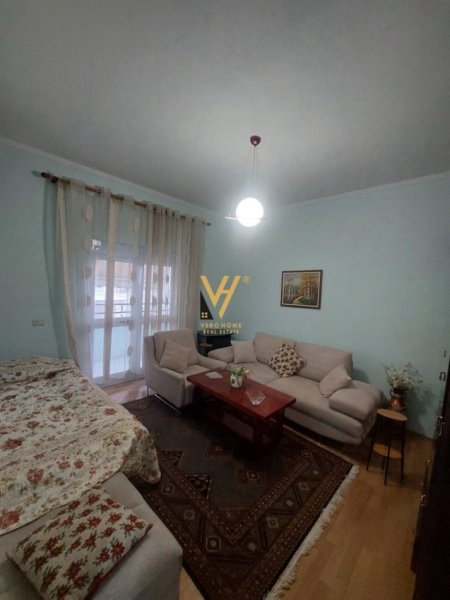 Tirane, jepet me qera apartament 3+1+Ballkon Kati 2, 110 m² 600 € (RRUGA BARDHYL)