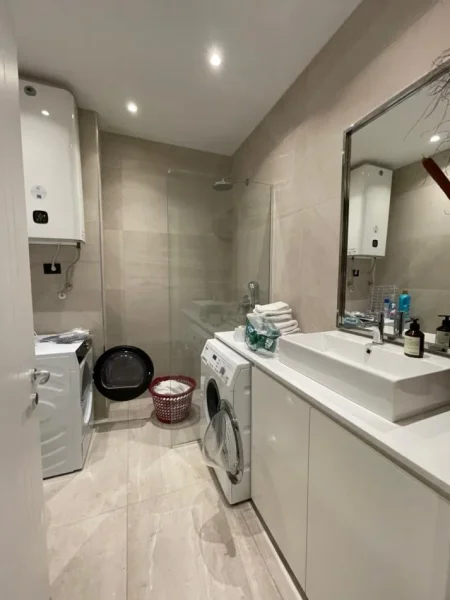 Tirane, jepet me qera apartament 2+1+Ballkon Kati 4, 105 m² 2.500 € (Lion Park Residence)